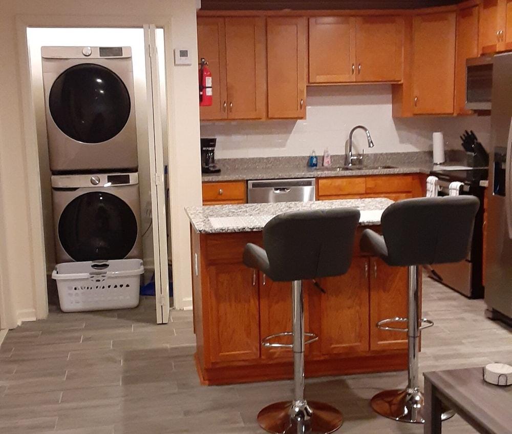 Updated and Modern 1-bedroom in Baton Rouge - Featured Image