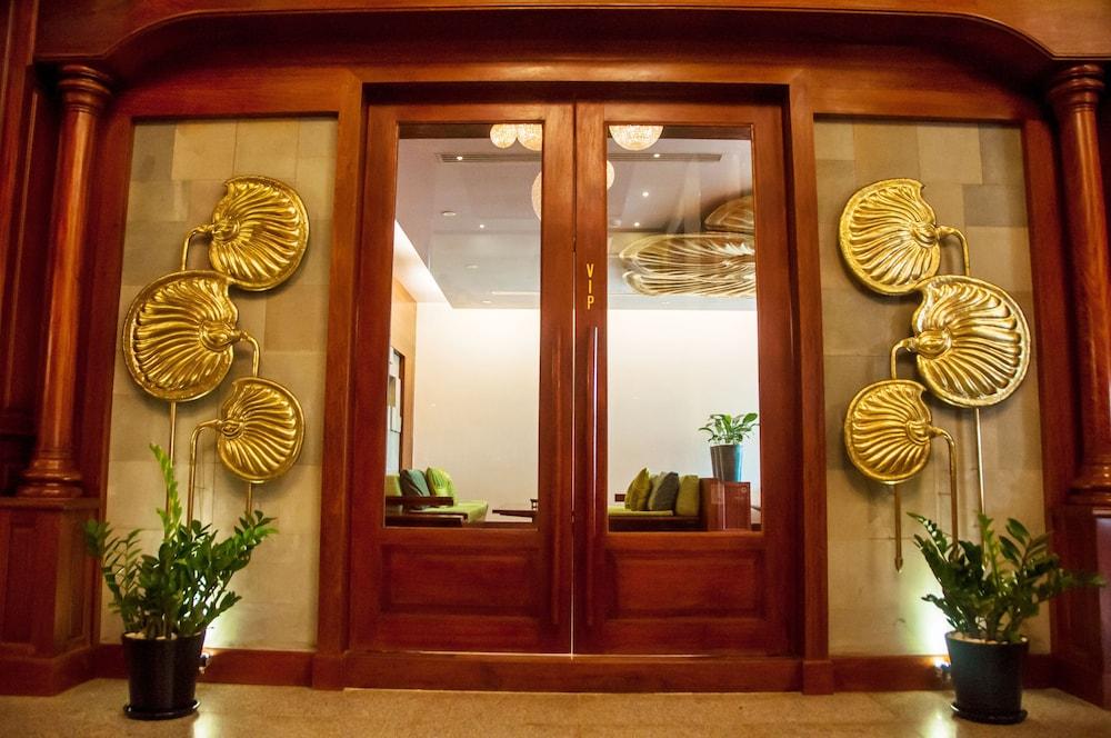 Borei Angkor Resort & Spa - Interior Entrance