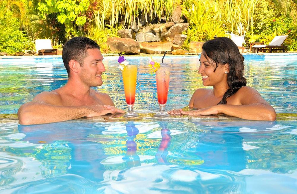 Crown Beach Resort & Spa - Outdoor Pool