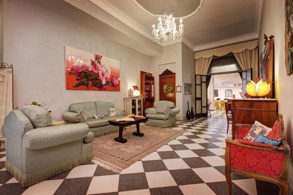 Hotel Residenza in Farnese - Lobby Sitting Area