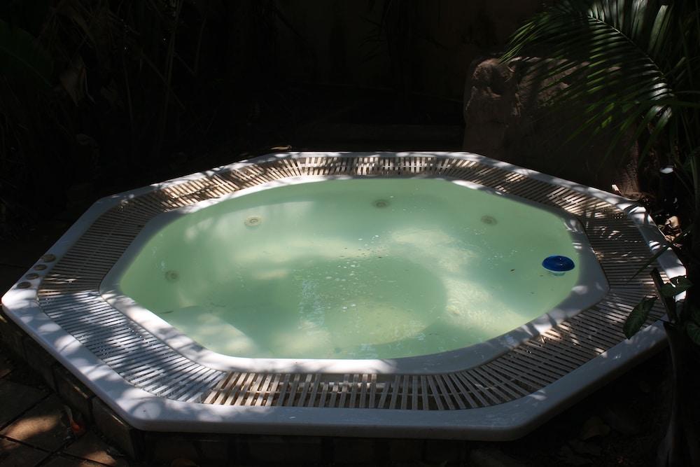فيروايز هوتل - Outdoor Spa Tub