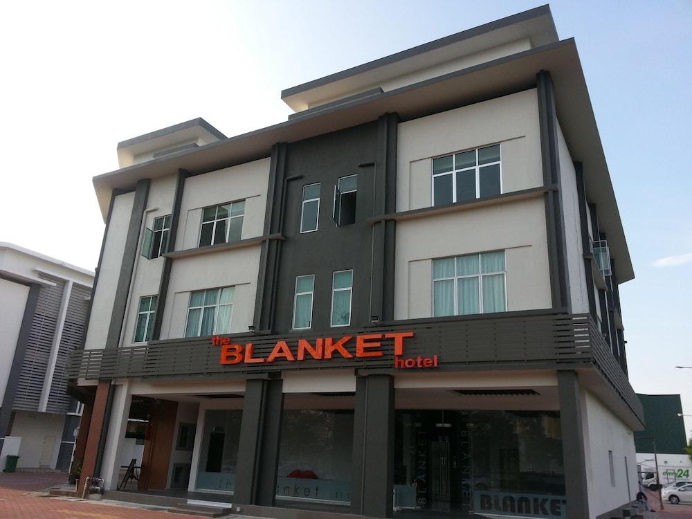 The Blanket Hotel - Featured Image