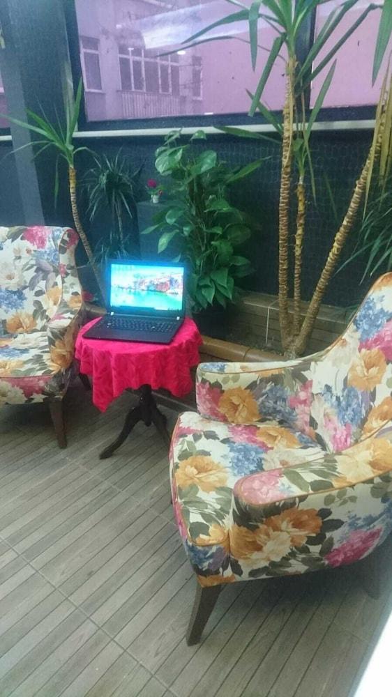 Rotana Hotel Resort - Lobby Lounge
