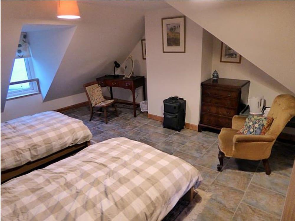 Broomview Cottage Bed & Breakfast - Room