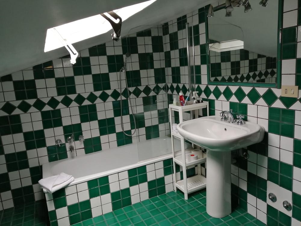 ريزيدنتسا مونتي - Bathroom