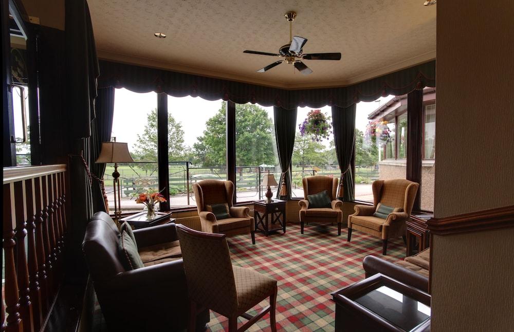Strathburn Hotel Inverurie by Compass Hospitality - Lobby Sitting Area