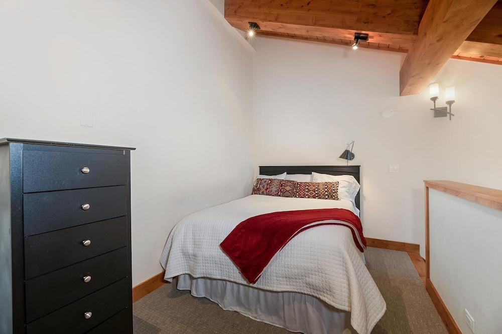 Mv32: Lakeland Village Luxury Condo With Great Amenities - Room