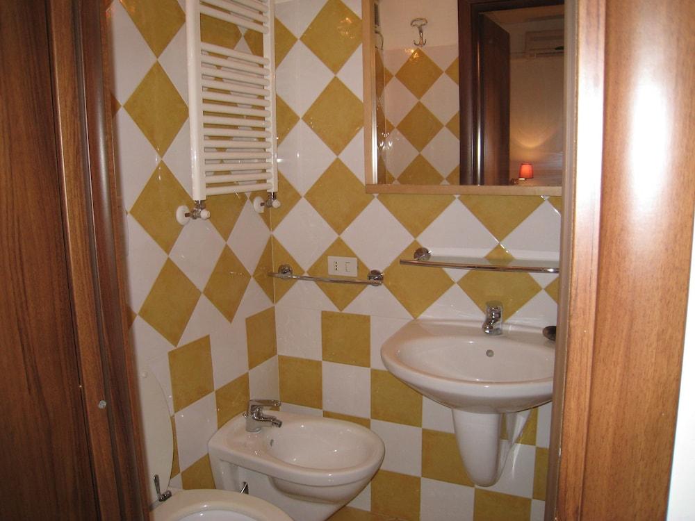 Residenza Camilla - Bathroom