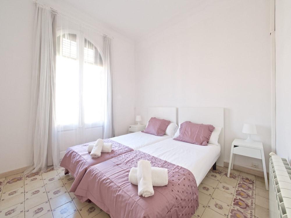 Gaudi Eixample Apartment - Room