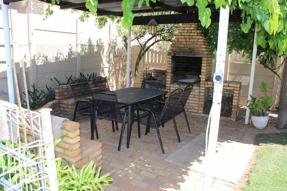 Moye Guest House - BBQ/Picnic Area