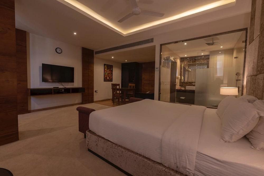 Hotel Surendra Vilas - Featured Image