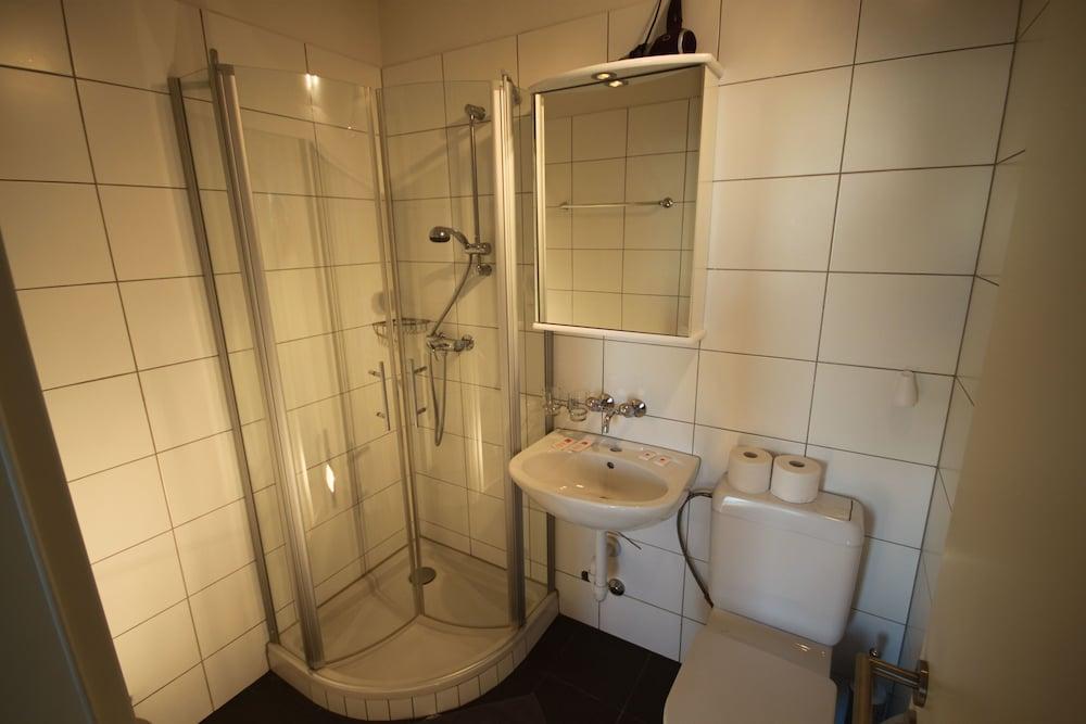 Letzigrund Apartments - Bathroom