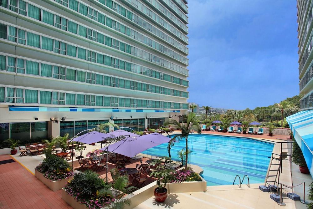 Regal Riverside Hotel - Outdoor Pool