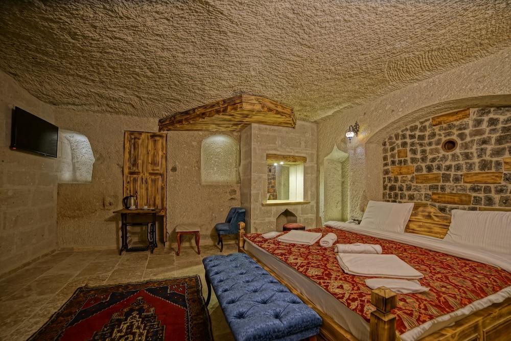Zeus Cave Suites - Room