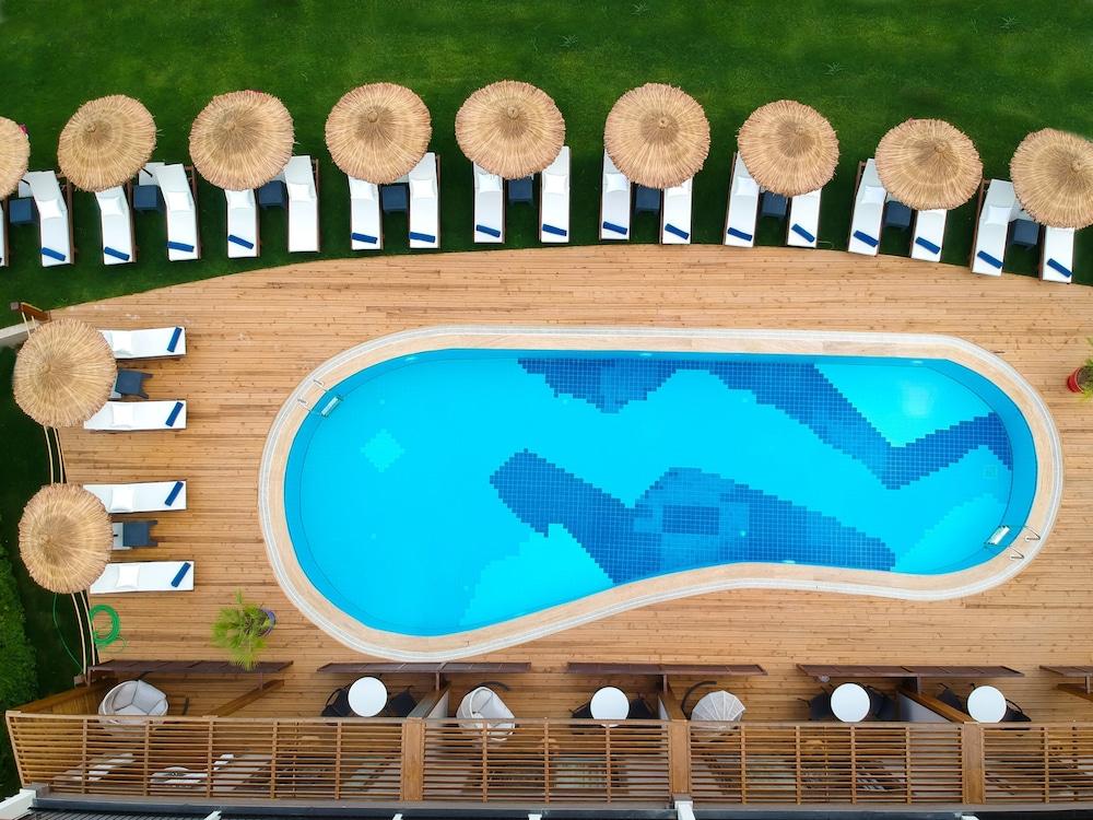 Arwen Hotel - Outdoor Pool