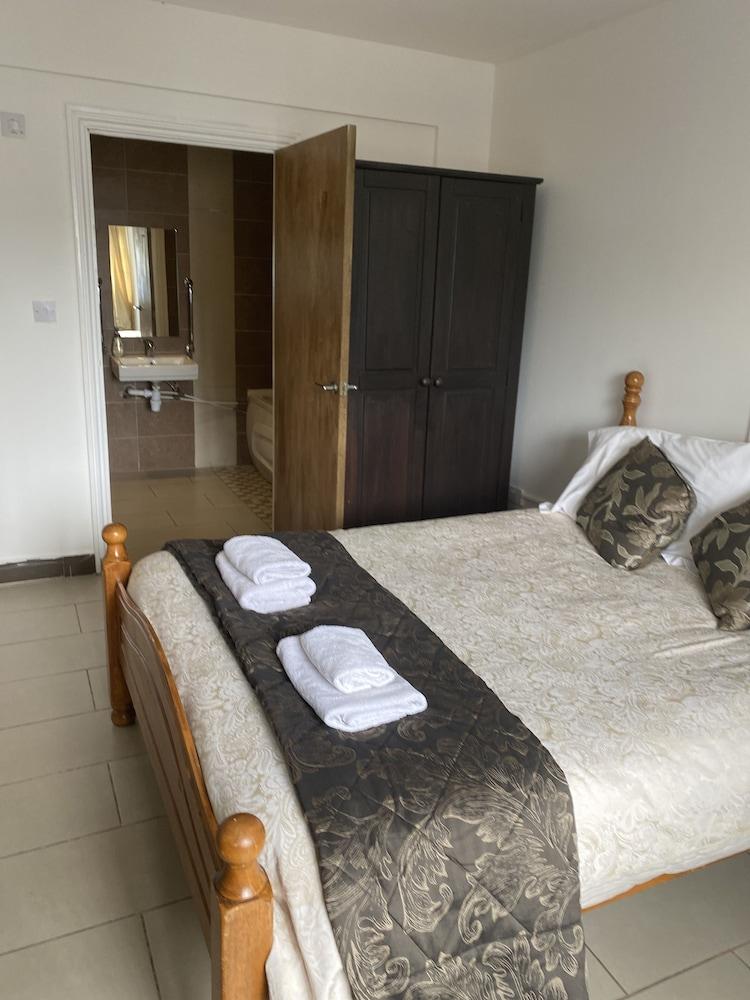 2 En-suite Bedrooms Flat in Kidlington ,oxford - Room