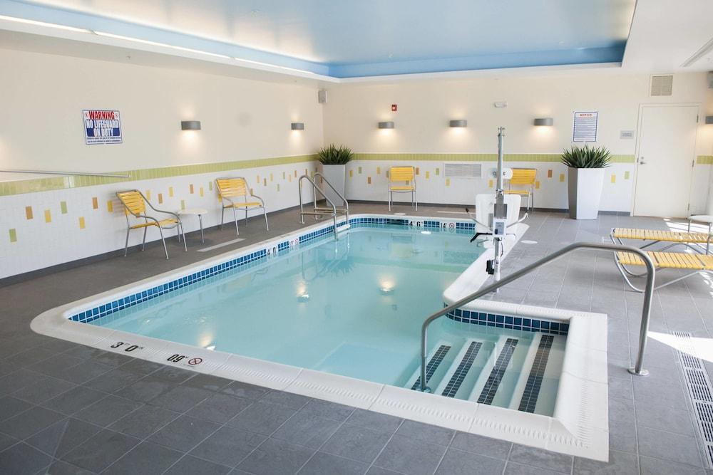 Fairfield Inn & Suites Springfield Northampton/Amherst - Pool