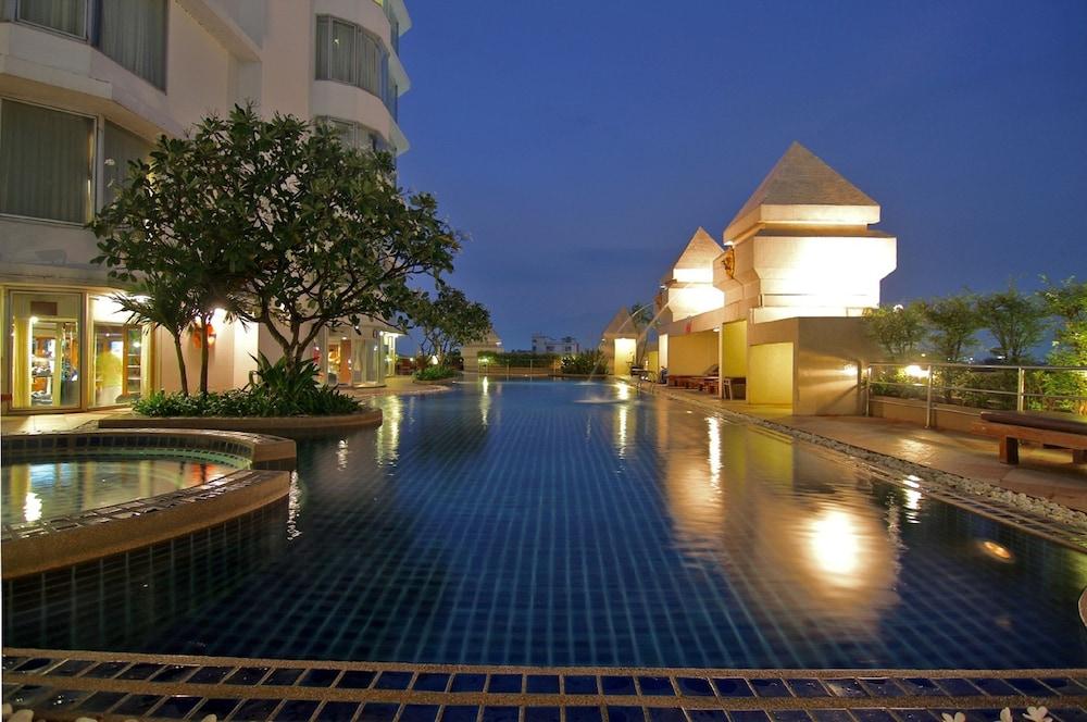 Duangtawan Hotel Chiang Mai - Outdoor Pool