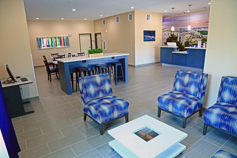 Americas Best Value Inn & Suites Prairieville - Lobby Sitting Area