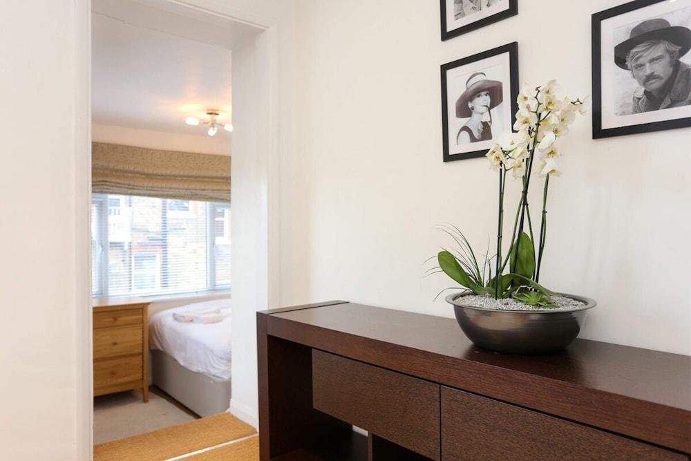 1 Bedroom Flat in South Kensington - Room