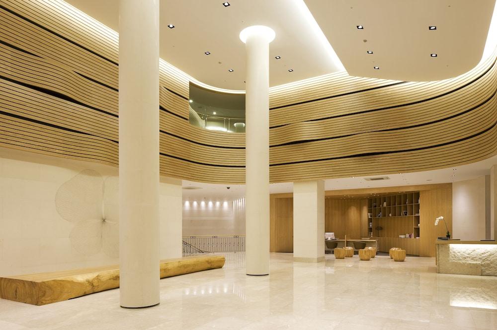 Haevichi Hotel and Resort Jeju - Lobby Sitting Area