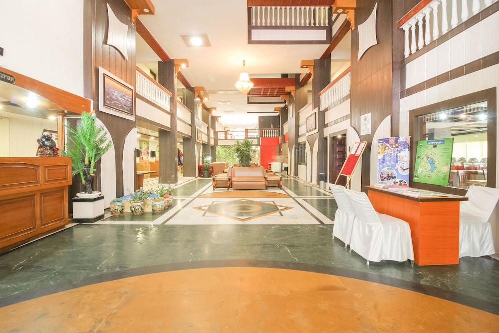 Dynasty Resort - Interior Entrance