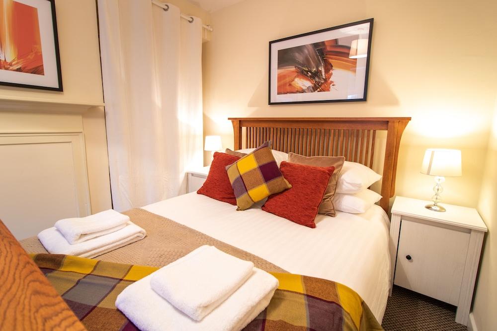 Valentia Lodge Serviced Accommodation - Featured Image