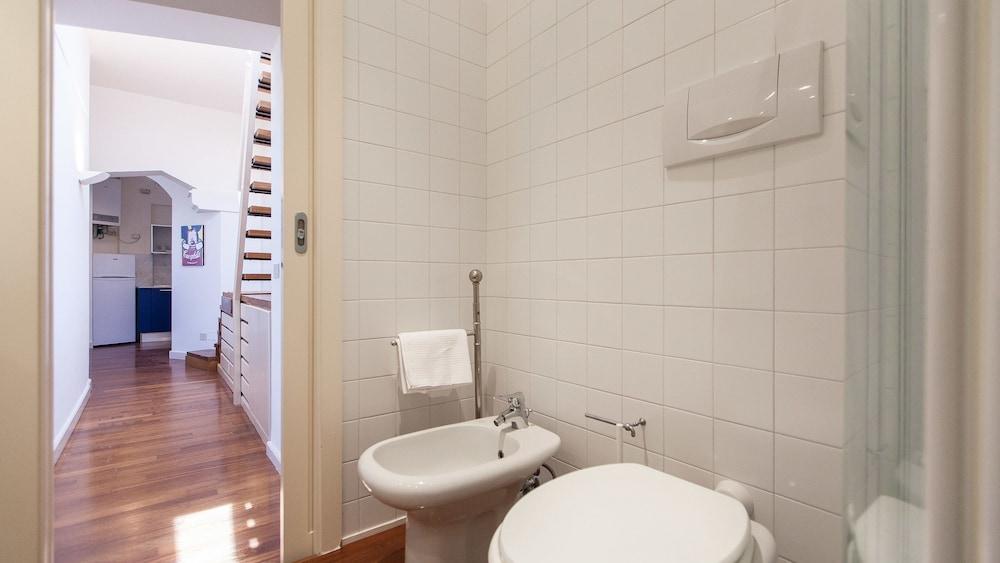 Rental in Rome Maxxi Penthouse - Bathroom