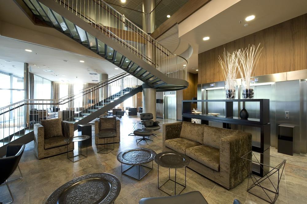 Hotel Badalona Tower - Lobby Sitting Area
