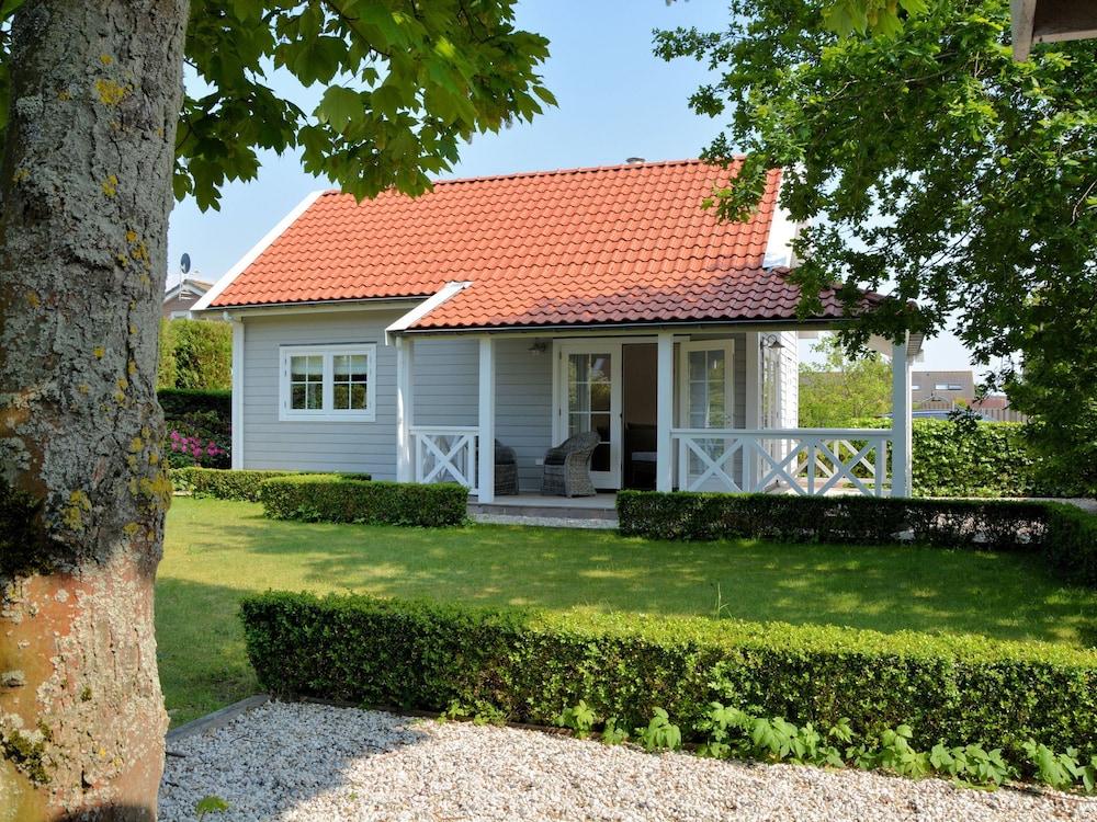 Stunning Holiday Home in Noordwijk Near Beach - Featured Image