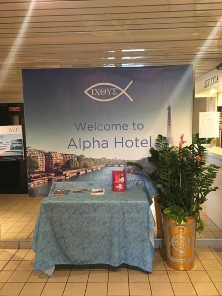 Alpha Hotel - Lobby