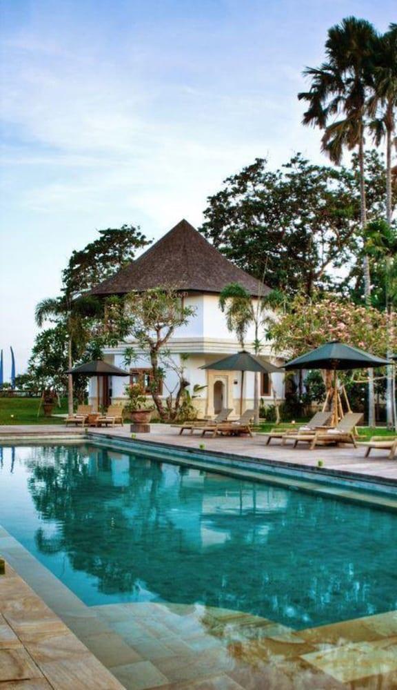 Avillion Villa Cinta - Featured Image