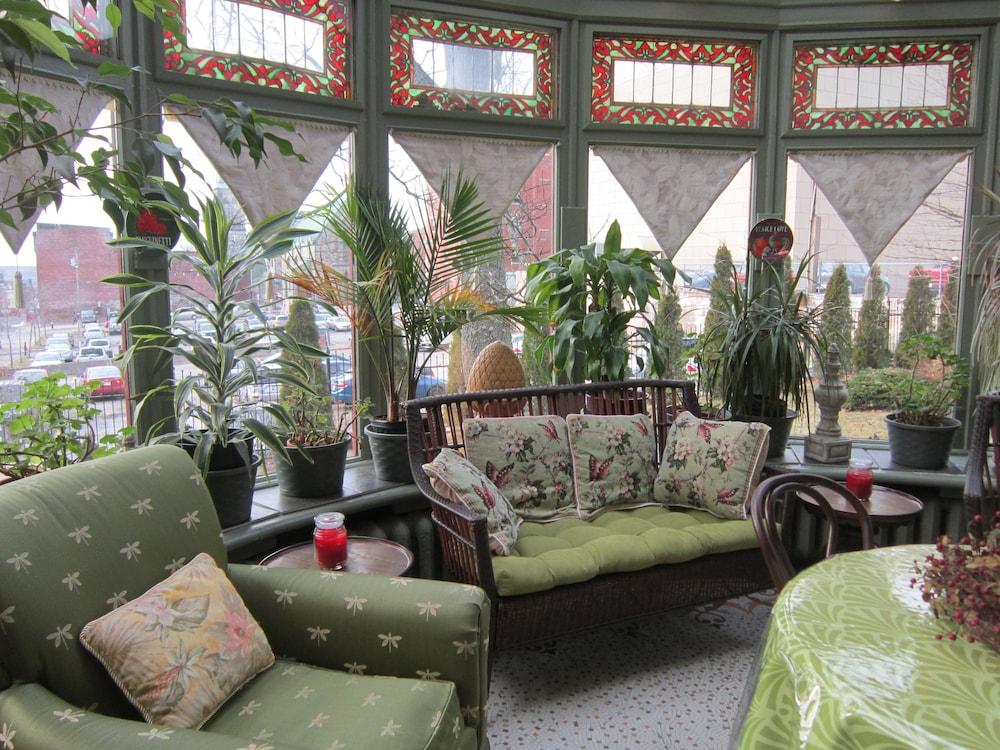 Chipman Hill Suites on Sydney - Lobby Lounge