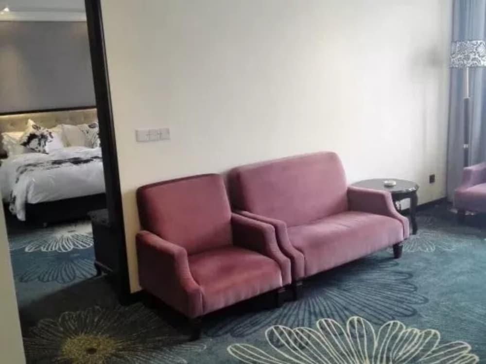 Chu Tian Yin Xing Hotel - Room