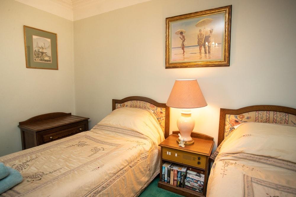 The Ostrich Hotel - Guestroom