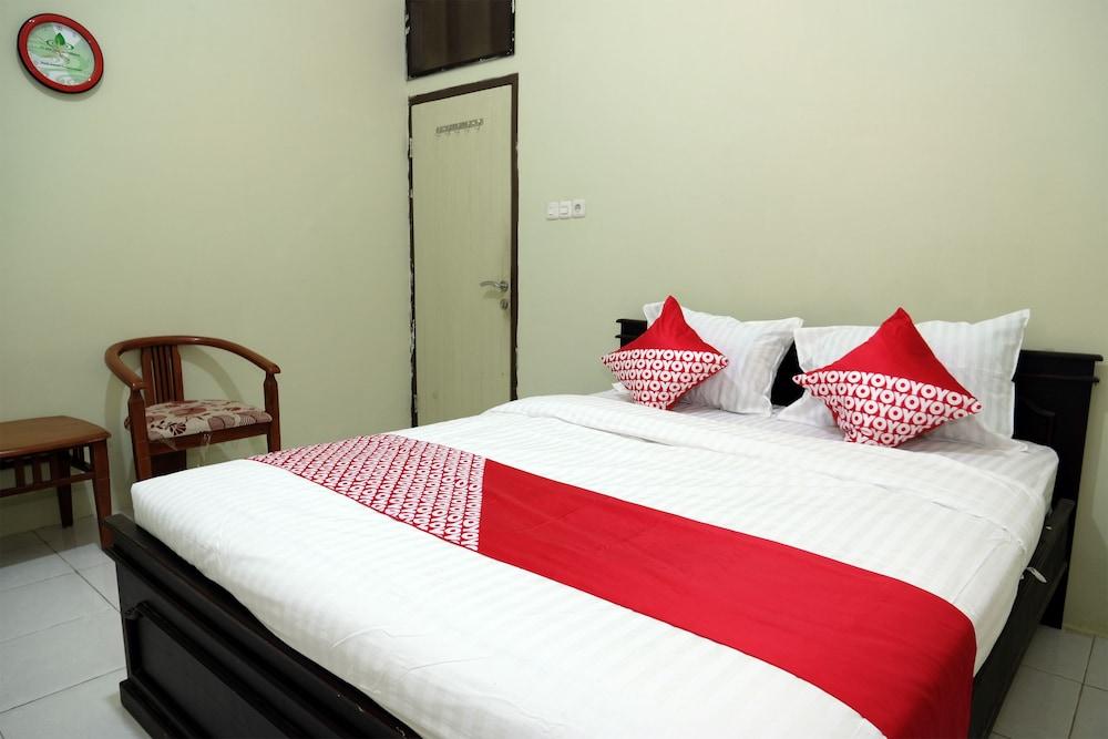 OYO 752 Abz Guest House Syariah - Featured Image