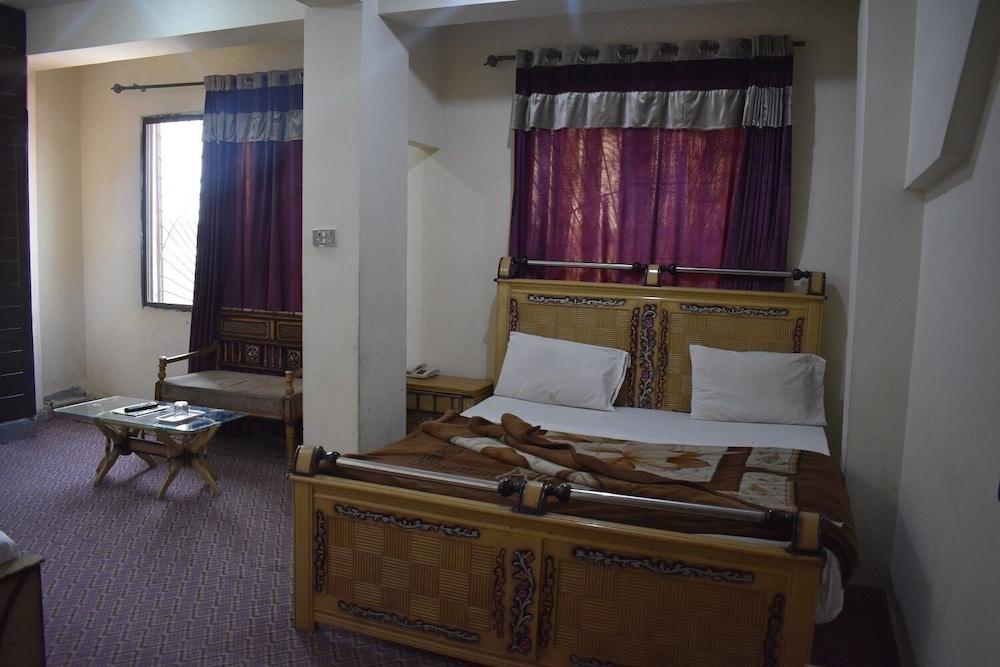 Hotel Kashmir International - Room