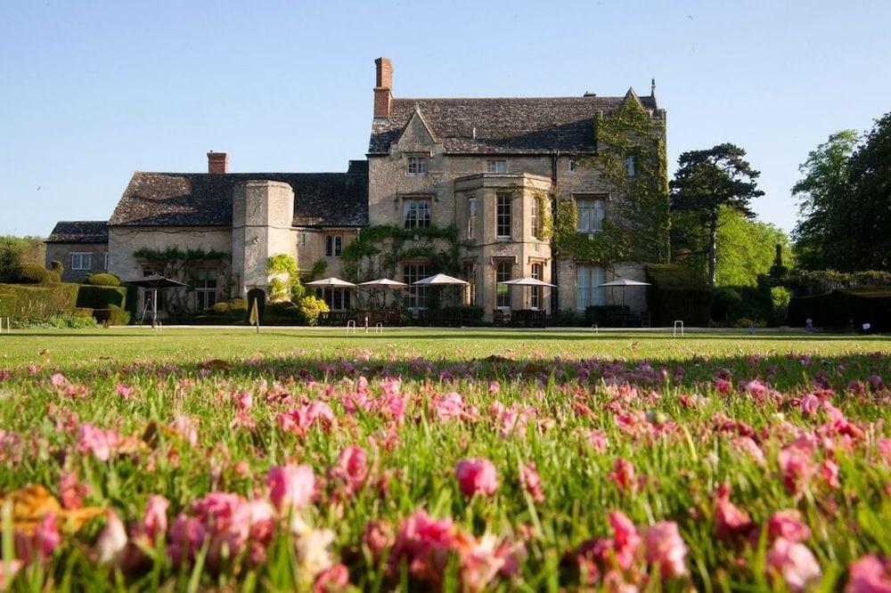 The Manor Country House Hotel - Exterior