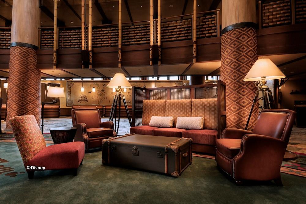 Disney Explorers Lodge - Lobby Sitting Area