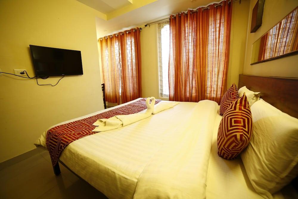 OYO 1456 Hotel Raj Classic Inn - Room