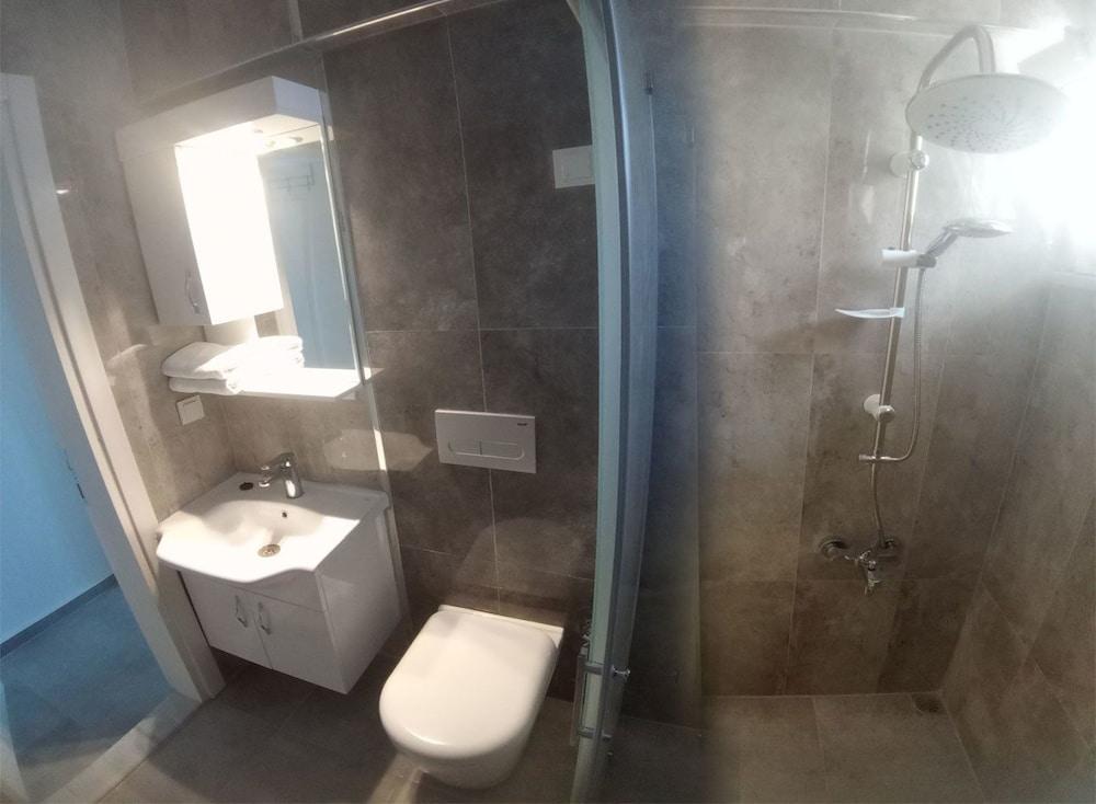 Nilüfer Apart Otel Karaburun - Bathroom