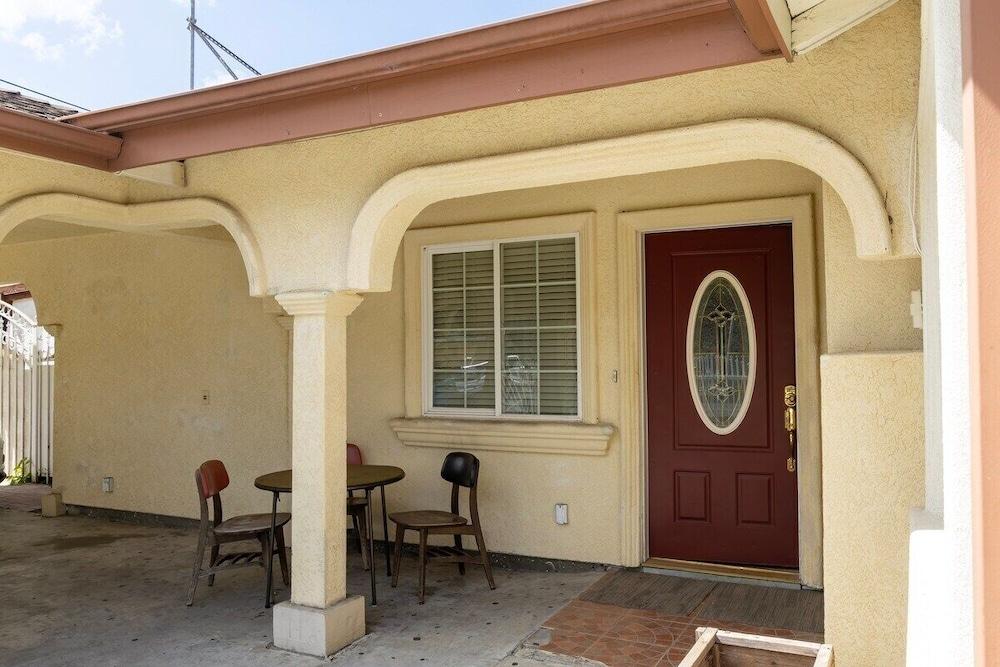 Charming 3-bedroom in East Palo Alto - Exterior