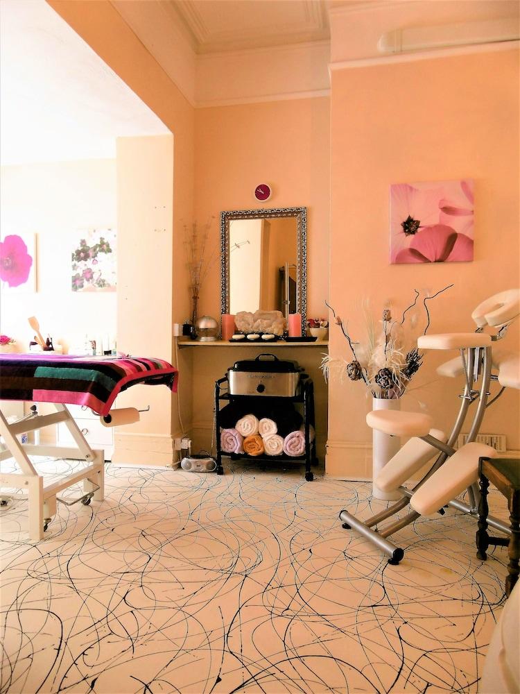 The Ellesmere Hotel - Massage