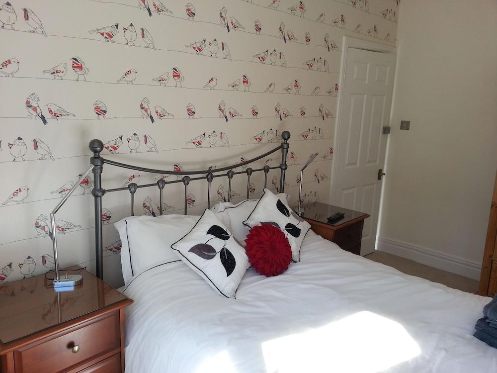 Parkstone Guest House - Featured Image