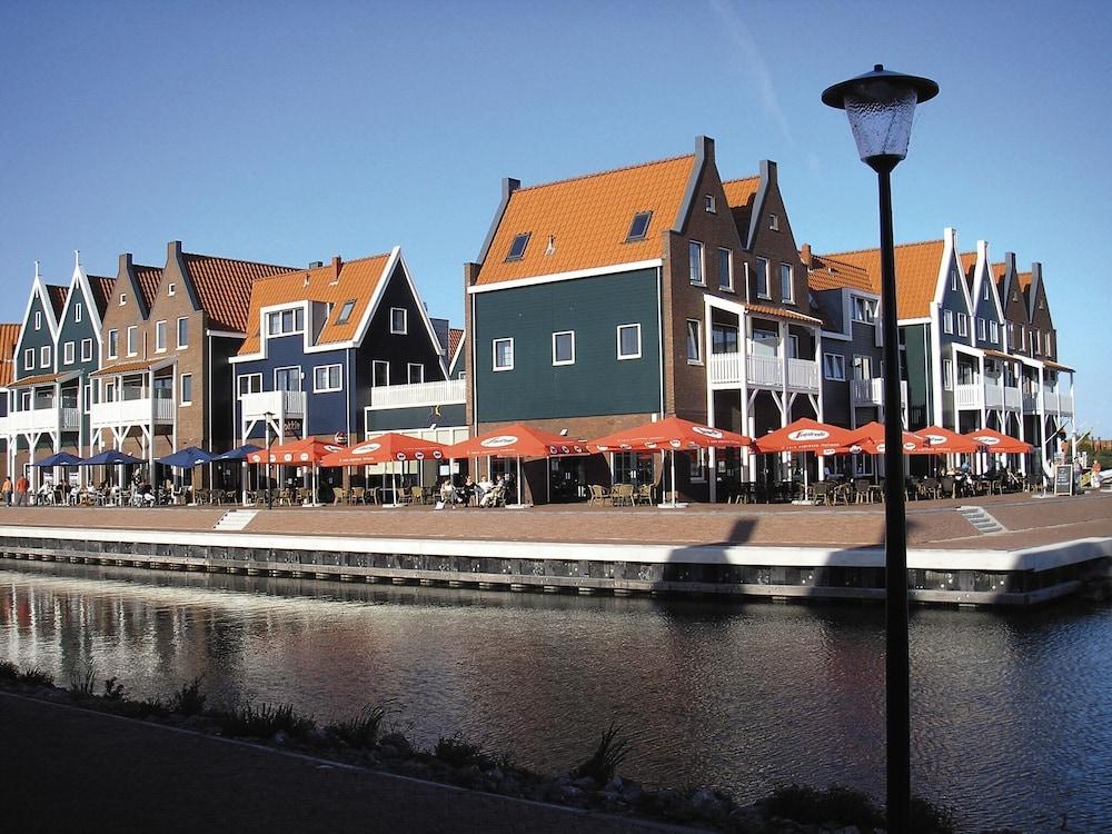 Comfortable Hotel Room, Near the Center of Volendam - Featured Image