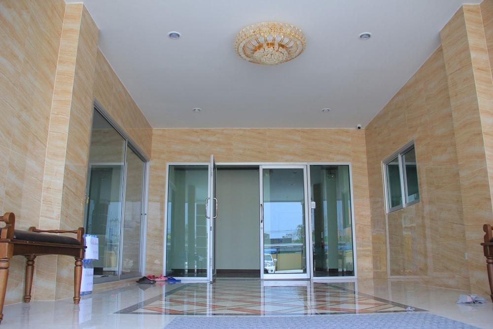Thani Residence - Interior Entrance