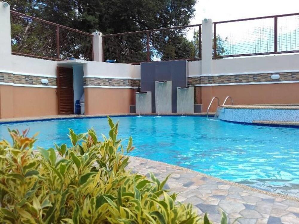 D'Mariners Hotel - Outdoor Pool