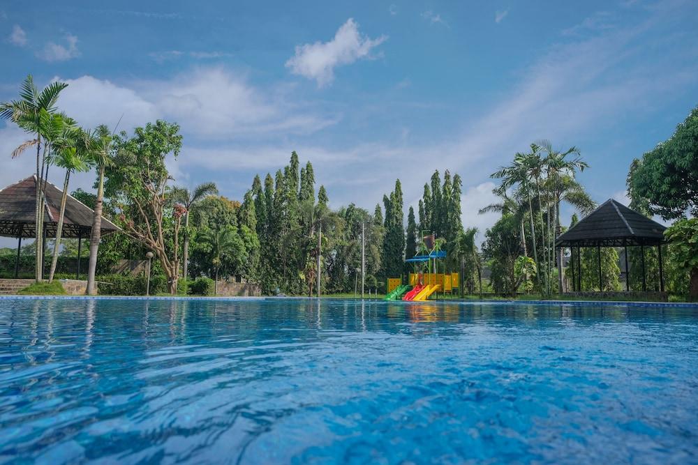 Grand Mangku Putra - Outdoor Pool