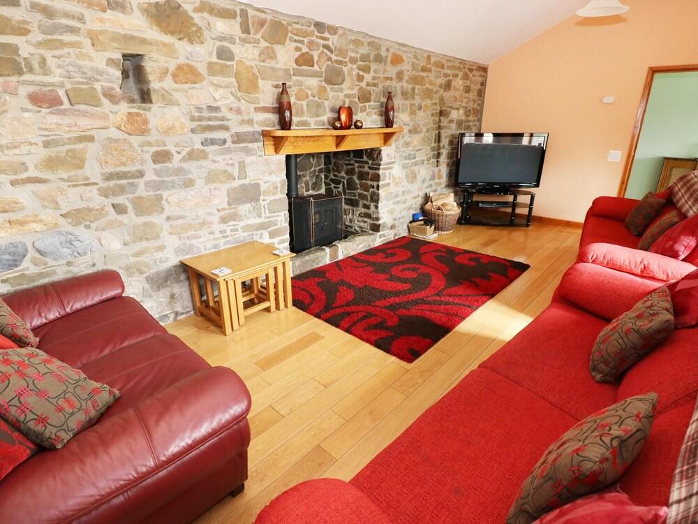 Elder Cottage - Living Room