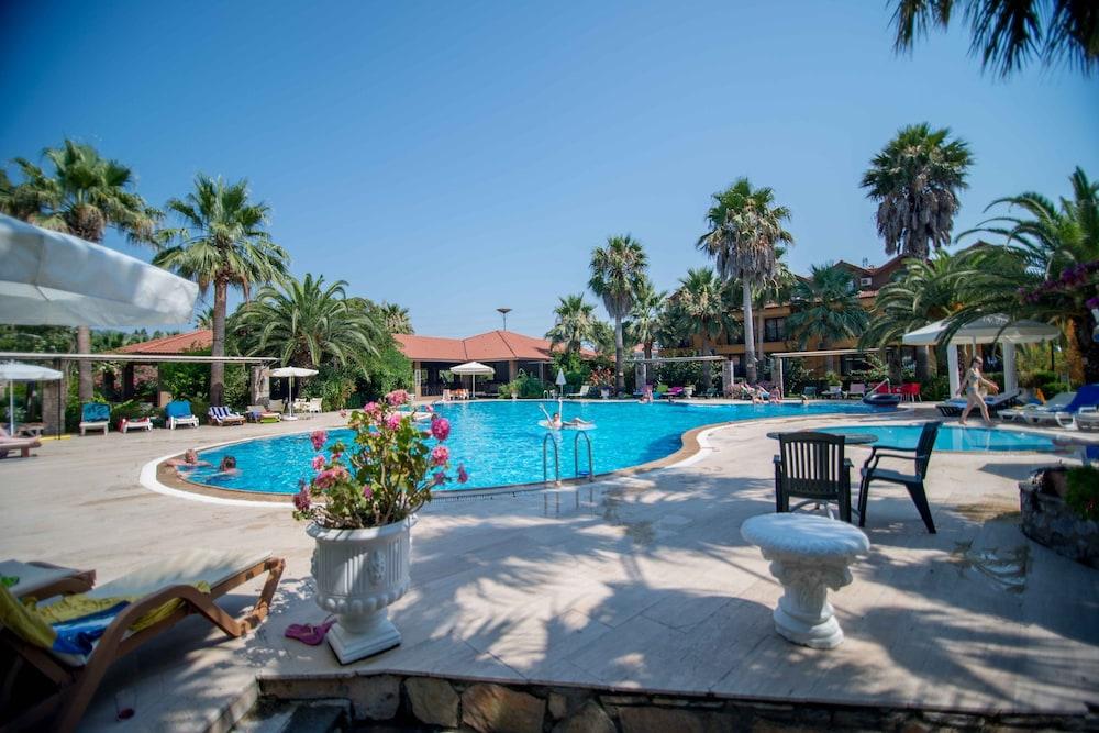 Hotel Holiday Calbis - Outdoor Pool